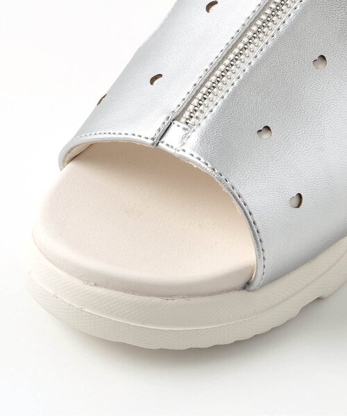 algy（アルジー）の「ハートチャーム飾りジップサンダル（サンダル・キッズ・シルバー/オフホワイト/ブラック・21/23/24/22/20）」の10枚目の写真