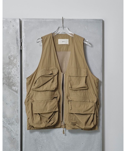 TODAYFUL（トゥデイフル）の「TODAYFUL Nylon Pocket Vest 12510105（ベスト・レディース・オリーブ/ブラック/ホワイト・FREE）」の14枚目の写真
