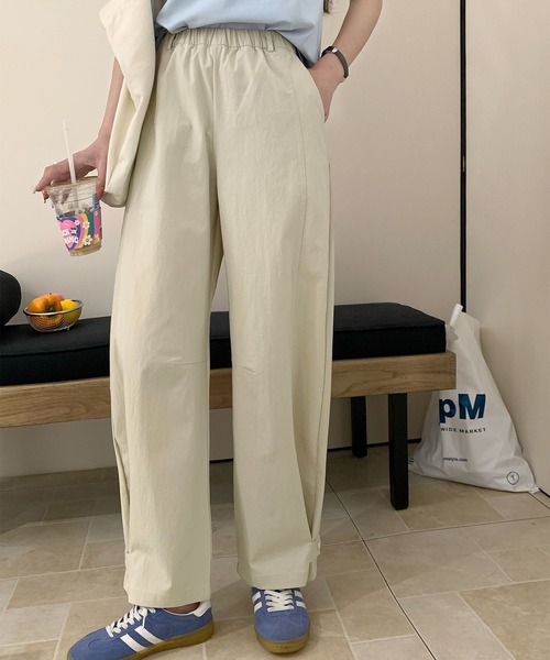 BANICO(バニコ)の「カジュアルストレートパンツ(スラックス・レディース・ブラック/ライトベージュ・LARGE/MEDIUM)」の2枚目の写真