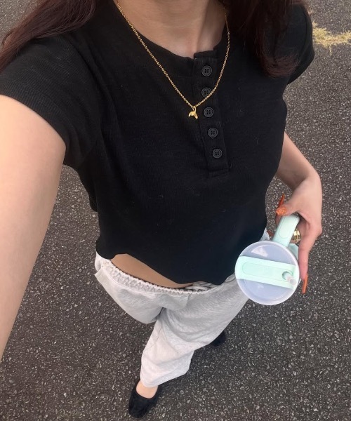 CeLess(セレス)の「Henley Neck Casual Tops / ヘンリーネックカジュアルトップス(Tシャツ/カットソー・レディース・ホワイト/ブラック・FREE)」の2枚目の写真
