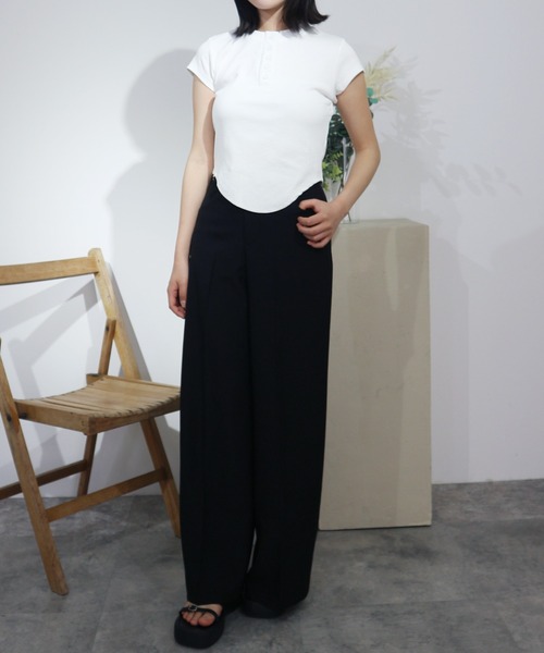 CeLess(セレス)の「Henley Neck Casual Tops / ヘンリーネックカジュアルトップス(Tシャツ/カットソー・レディース・ホワイト/ブラック・FREE)」の5枚目の写真