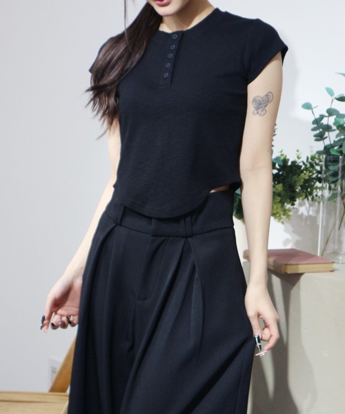 CeLess(セレス)の「Henley Neck Casual Tops / ヘンリーネックカジュアルトップス(Tシャツ/カットソー・レディース・ホワイト/ブラック・FREE)」の7枚目の写真