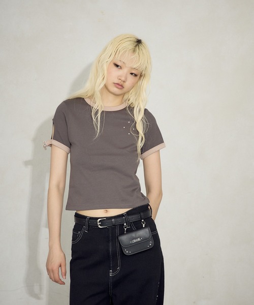 FTW(エフティダブリュー)の「BUCKLE BELT RINGER TEE(Tシャツ/カットソー・レディース・オフホワイト/チャコールグレー/ライトブルー・MEDIUM/SMALL)」の5枚目の写真