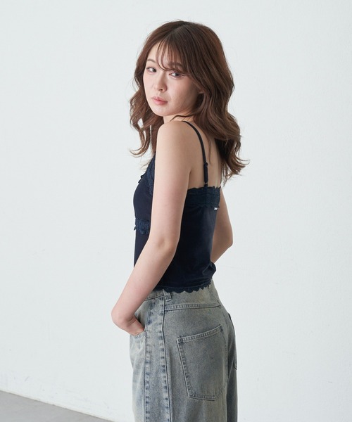 RAY CASSIN（レイカズン）の「【サイズ展開あり】ベロアパット付レースキャミソール（キャミソール・レディース・アイボリー/ネイビー・S/FREE）」の11枚目の写真