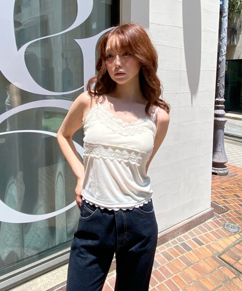 RAY CASSIN（レイカズン）の「【サイズ展開あり】ベロアパット付レースキャミソール（キャミソール・レディース・アイボリー/ネイビー・S/FREE）」の3枚目の写真