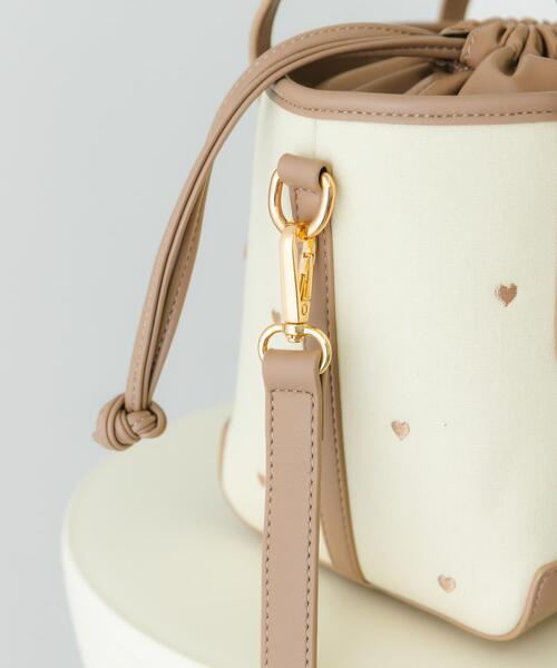 RODE SKO（ロデスコ）の「『WEB/一部店舗限定カラー』刺繍バケツバッグ（ハンドバッグ・レディース・ブラック/ベージュ/ベージュ系その他・ONE）」の4枚目の写真