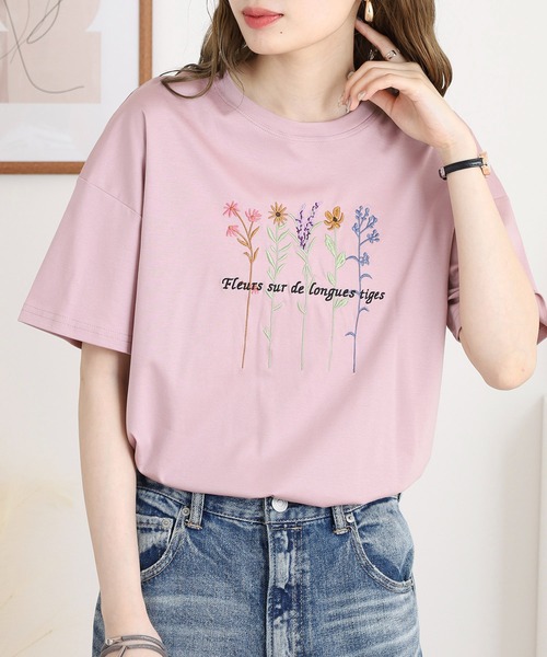 BRODIAEA(ブローディア)の「BRODIAEA カラフルフラワー刺繍半袖Tシャツ(Tシャツ/カットソー・レディース・ピンク/ベージュ/オフホワイト/ネイビー・40)」の4枚目の写真