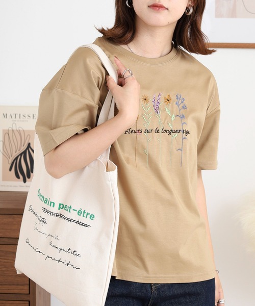 BRODIAEA(ブローディア)の「BRODIAEA カラフルフラワー刺繍半袖Tシャツ(Tシャツ/カットソー・レディース・ピンク/ベージュ/オフホワイト/ネイビー・40)」の10枚目の写真