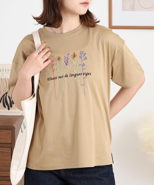 BRODIAEA(ブローディア)の「BRODIAEA カラフルフラワー刺繍半袖Tシャツ(Tシャツ/カットソー・レディース・ピンク/ベージュ/オフホワイト/ネイビー・40)」の11枚目の写真