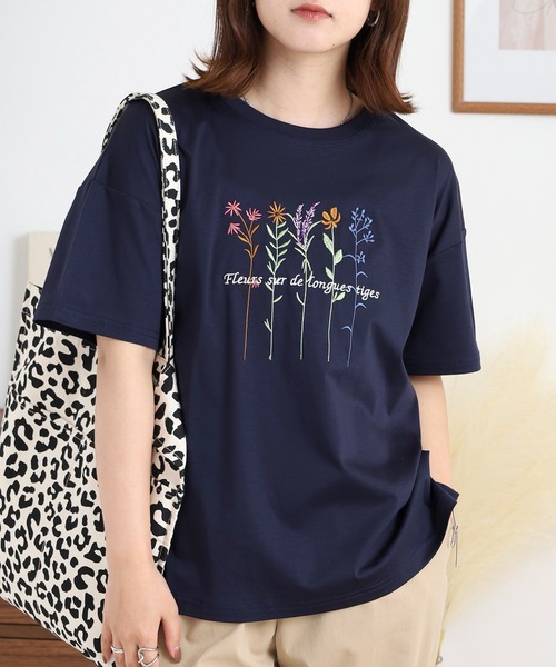 BRODIAEA(ブローディア)の「BRODIAEA カラフルフラワー刺繍半袖Tシャツ(Tシャツ/カットソー・レディース・ピンク/ベージュ/オフホワイト/ネイビー・40)」の13枚目の写真