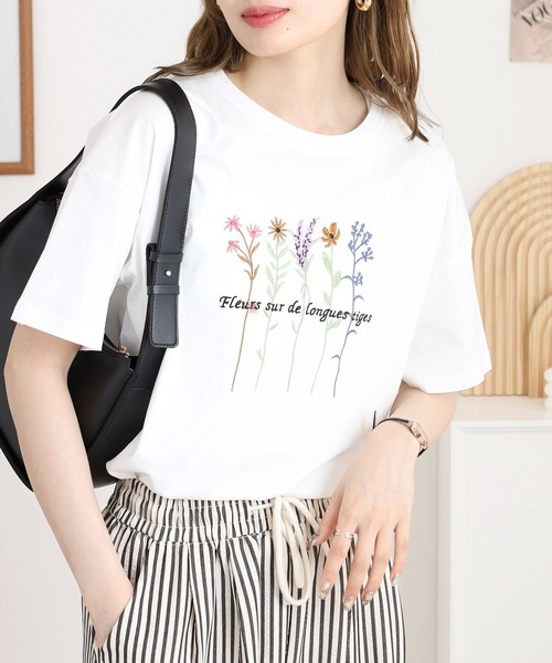 BRODIAEA(ブローディア)の「BRODIAEA カラフルフラワー刺繍半袖Tシャツ(Tシャツ/カットソー・レディース・ピンク/ベージュ/オフホワイト/ネイビー・40)」の7枚目の写真