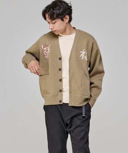 KRIFF MAYER（クリフメイヤー）の「【Unisex･チクチクしない】もちのびニットカーデ(虎)（カーディガン/ボレロ・メンズ・ブラック/カーキ/ブルー/ベージュ・LARGE/MEDIUM/X-LARGE）」の6枚目の写真