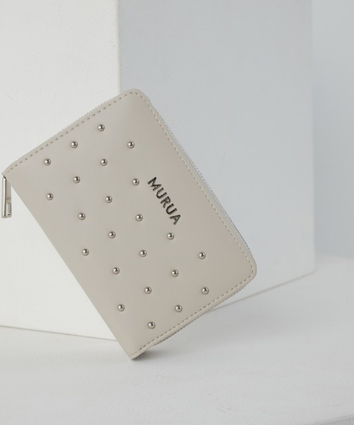 MURUA(ムルーア)の「MURUA(ムルーア)ラウンドファスナー二つ折り財布 MR-W1372 スタッズ(財布・レディース・ワイン/ブラック/ベージュ・FREE)」の2枚目の写真