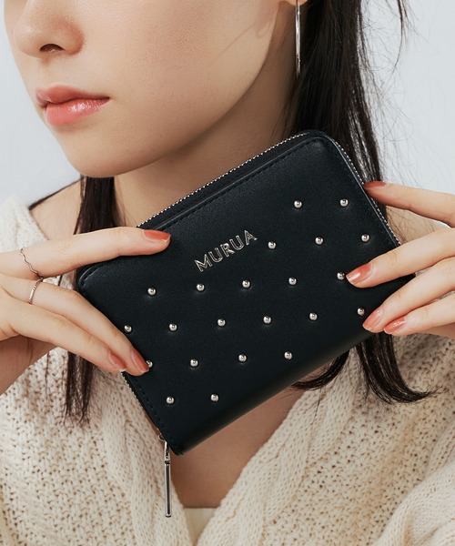 MURUA(ムルーア)の「MURUA(ムルーア)ラウンドファスナー二つ折り財布 MR-W1372 スタッズ(財布・レディース・ワイン/ブラック/ベージュ・FREE)」の1枚目の写真
