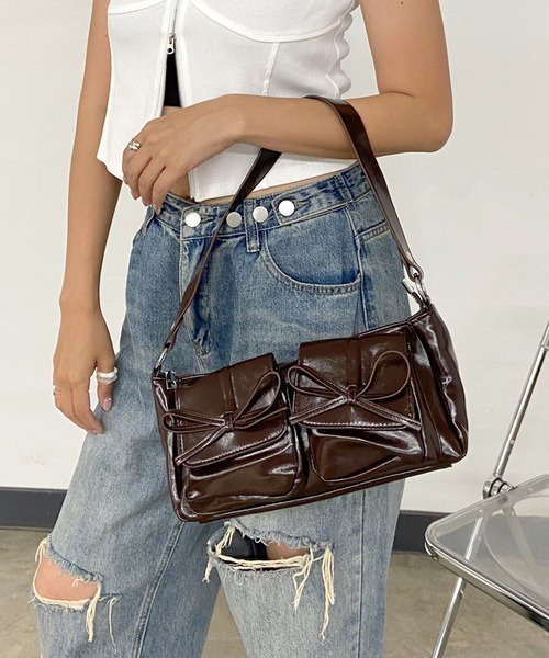 non-hedge（ノンヘッジ）の「ポケットリボンモチーフ2WAYバッグ（ショルダーバッグ・レディース・ブラウン/レッド/ブラック/アイボリー・FREE）」の6枚目の写真