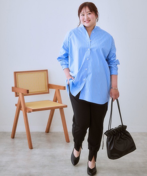 SMILE LAND（スマイルランド）の「＜大きいサイズ＞バックギャザーデザインストライプシャツチュニック（シャツ/ブラウス・レディース・ネイビー系/サックスブルー系・5L/4L/LL/L/3L）」の4枚目の写真