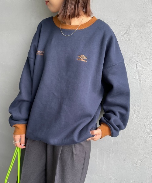 UMBRO/アンブロ] 別注 ワンポイント刺繍ロゴ クルーネックスウェット