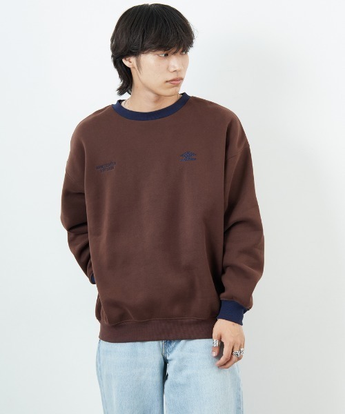UMBRO/アンブロ] 別注 ワンポイント刺繍ロゴ クルーネックスウェット
