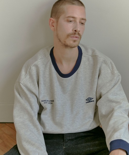 UMBRO/アンブロ] 別注 ワンポイント刺繍ロゴ クルーネックスウェット