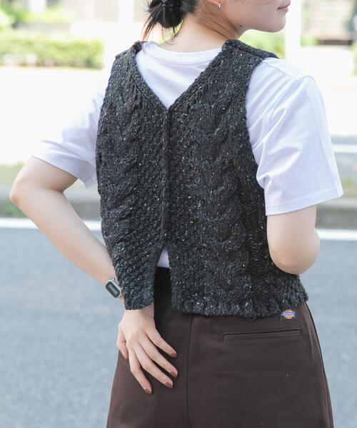 EKAL（エカル）の「ウール混ネップベスト（ニット/セーター・レディース・ベージュ/チャコールグレー・ONE）」の2枚目の写真