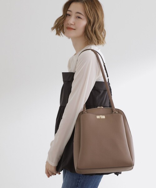 grove(グローブ)の「ヒネリポケット2WAYリュック(バックパック/リュック・レディース・ブラック/ブラウン系/ライトベージュ/ブラック系7・00)」の3枚目の写真