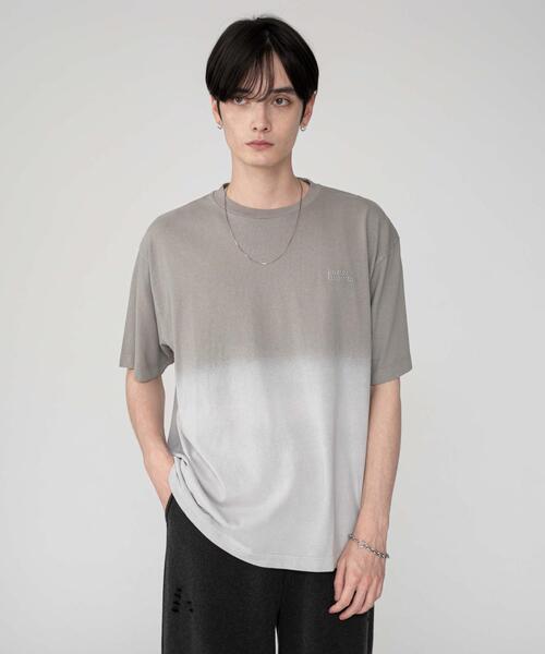 BROWNY（ブラウニー）の「BROWNY/グラデーションワンポイントTシャツ（Tシャツ/カットソー・メンズ・グレー系その他/ブラック系その他/ブラウン系その他・MEDIUM/LARGE）」の2枚目の写真
