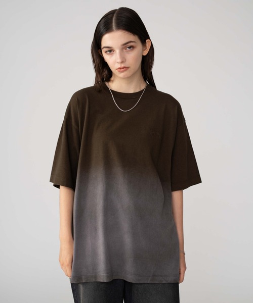 BROWNY（ブラウニー）の「BROWNY/グラデーションワンポイントTシャツ（Tシャツ/カットソー・メンズ・グレー系その他/ブラック系その他/ブラウン系その他・MEDIUM/LARGE）」の3枚目の写真