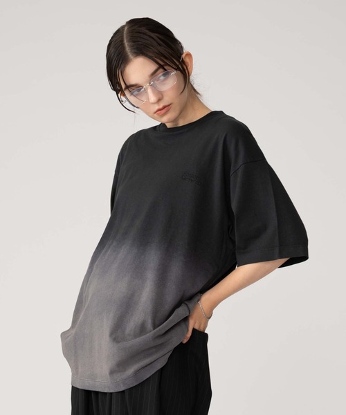 BROWNY（ブラウニー）の「BROWNY/グラデーションワンポイントTシャツ（Tシャツ/カットソー・メンズ・グレー系その他/ブラック系その他/ブラウン系その他・MEDIUM/LARGE）」の4枚目の写真