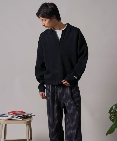 FFEIN（フェイン）の「【FFEIN（フェイン）】ネーム付きスキッパーニット / ニット セーター ポロカラー シンプル 無地 ワンポイント（ニット/セーター・メンズ・ブラック/ブラウン/グレー・SMALL/MEDIUM/LARGE）」の4枚目の写真