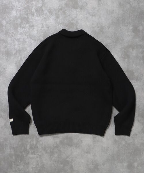 FFEIN（フェイン）の「【FFEIN（フェイン）】ネーム付きスキッパーニット / ニット セーター ポロカラー シンプル 無地 ワンポイント（ニット/セーター・メンズ・ブラック/ブラウン/グレー・SMALL/MEDIUM/LARGE）」の7枚目の写真