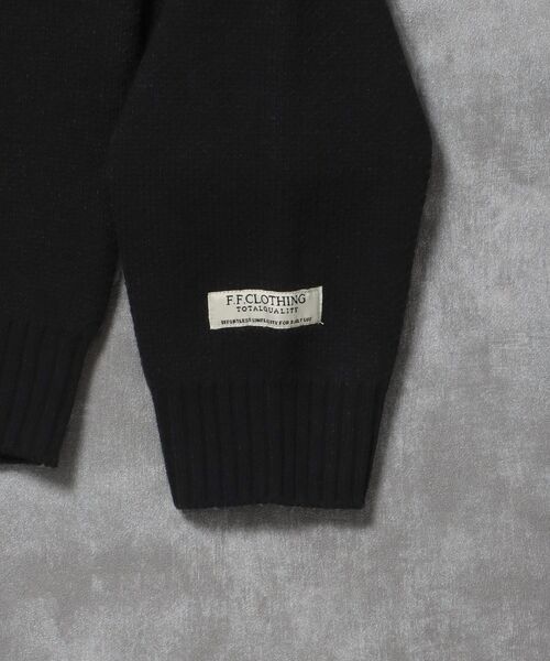 FFEIN（フェイン）の「【FFEIN（フェイン）】ネーム付きスキッパーニット / ニット セーター ポロカラー シンプル 無地 ワンポイント（ニット/セーター・メンズ・ブラック/ブラウン/グレー・SMALL/MEDIUM/LARGE）」の9枚目の写真