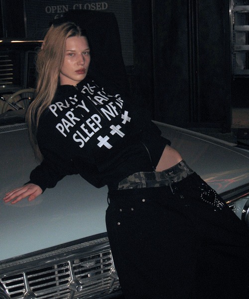 OY(オーワイ)の「『OY/オーワイ』PRAY HARD HOODIE ZIP UP/プレイハードジップアップパーカー(パーカー・レディース・ホワイト/ブラック・M/L)」の18枚目の写真