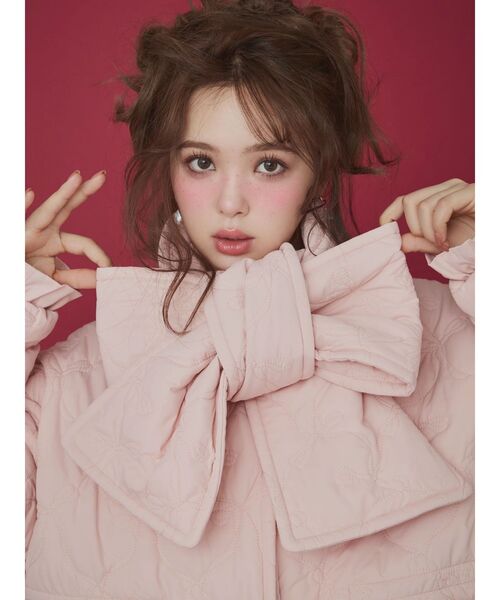 CALNAMUR（カルナムール）の「マフラー付きパフコート（ダウンジャケット/コート・レディース・ブラック/ピンク・FREE）」の7枚目の写真