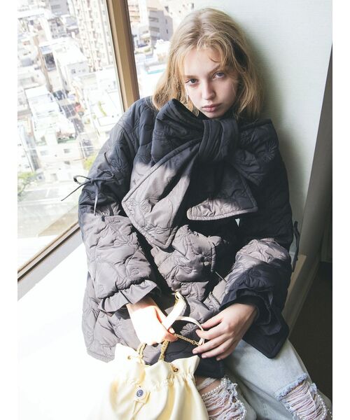 CALNAMUR（カルナムール）の「マフラー付きパフコート（ダウンジャケット/コート・レディース・ブラック/ピンク・FREE）」の8枚目の写真