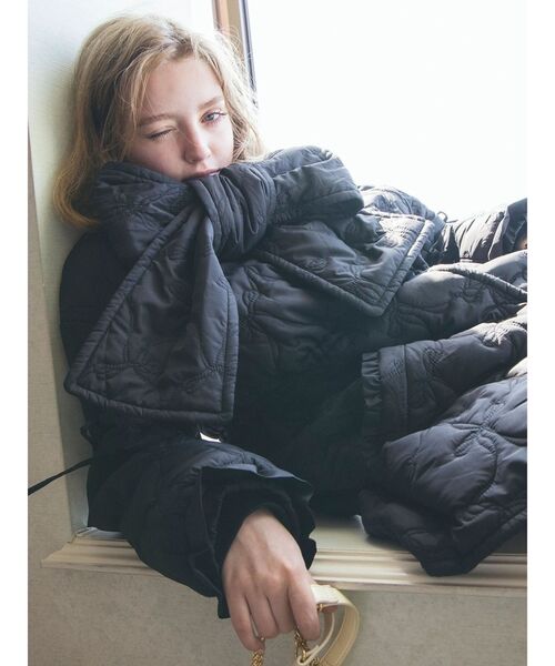 CALNAMUR（カルナムール）の「マフラー付きパフコート（ダウンジャケット/コート・レディース・ブラック/ピンク・FREE）」の9枚目の写真