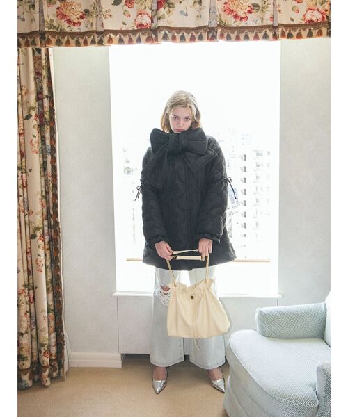 CALNAMUR（カルナムール）の「マフラー付きパフコート（ダウンジャケット/コート・レディース・ブラック/ピンク・FREE）」の11枚目の写真