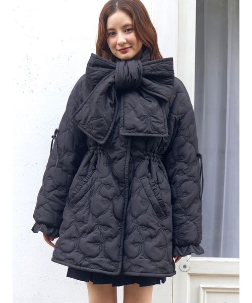 CALNAMUR（カルナムール）の「マフラー付きパフコート（ダウンジャケット/コート・レディース・ブラック/ピンク・FREE）」の3枚目の写真