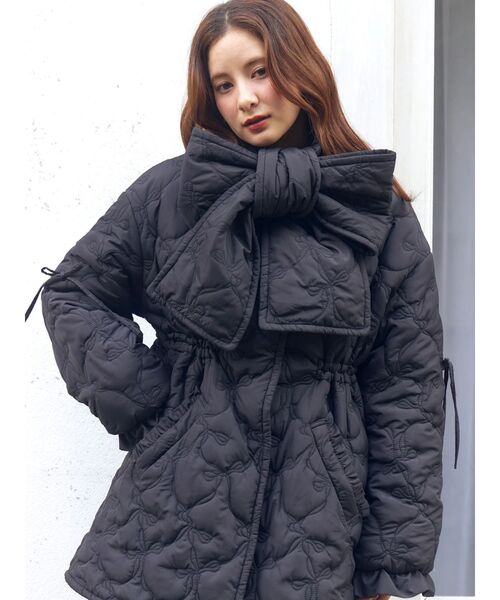 CALNAMUR（カルナムール）の「マフラー付きパフコート（ダウンジャケット/コート・レディース・ブラック/ピンク・FREE）」の4枚目の写真