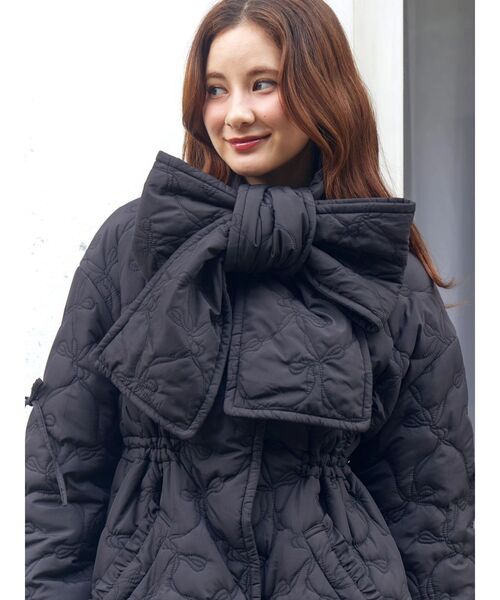 CALNAMUR（カルナムール）の「マフラー付きパフコート（ダウンジャケット/コート・レディース・ブラック/ピンク・FREE）」の14枚目の写真