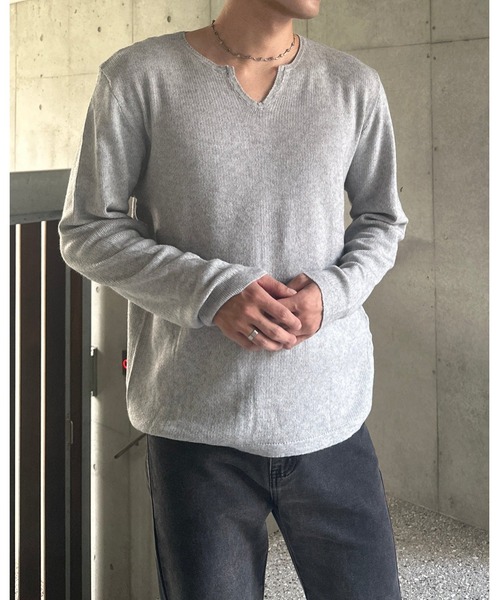 Otte(オッテ)の「Vネックスリットトップス(Tシャツ/カットソー・メンズ・グレー/ブラック/ホワイト・X-LARGE/LARGE/MEDIUM)」の3枚目の写真