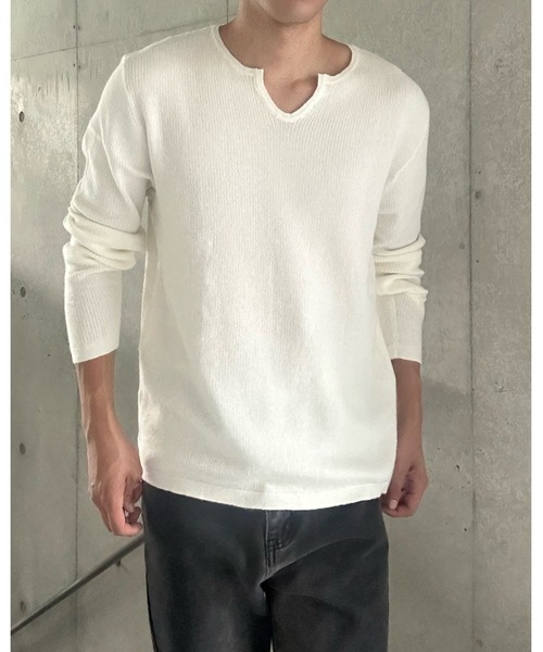 Otte(オッテ)の「Vネックスリットトップス(Tシャツ/カットソー・メンズ・グレー/ブラック/ホワイト・X-LARGE/LARGE/MEDIUM)」の2枚目の写真