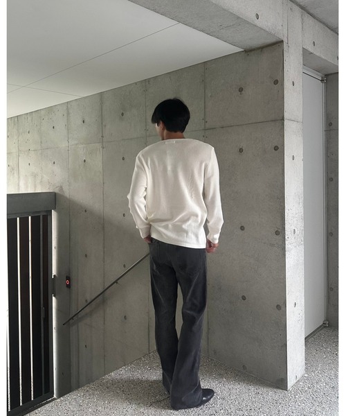 Otte(オッテ)の「Vネックスリットトップス(Tシャツ/カットソー・メンズ・グレー/ブラック/ホワイト・X-LARGE/LARGE/MEDIUM)」の11枚目の写真