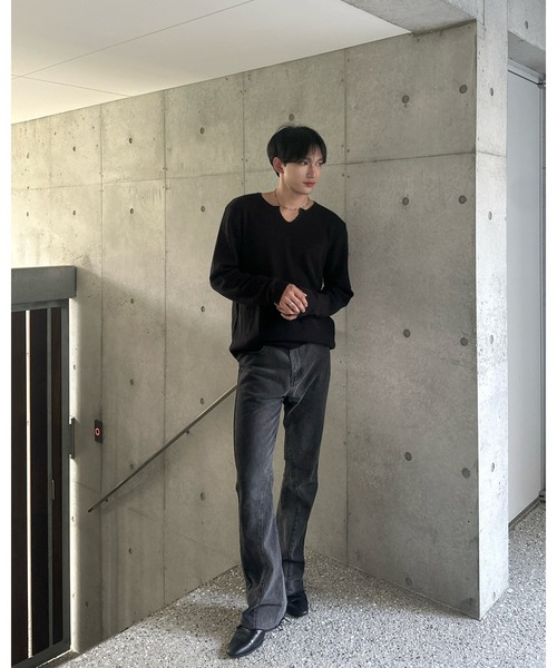 Otte(オッテ)の「Vネックスリットトップス(Tシャツ/カットソー・メンズ・グレー/ブラック/ホワイト・X-LARGE/LARGE/MEDIUM)」の9枚目の写真
