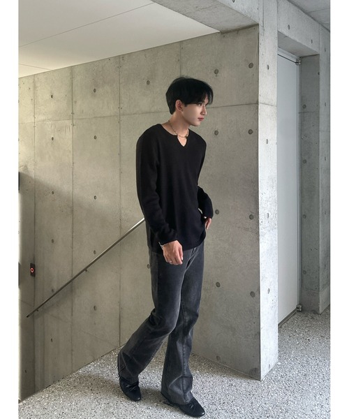 Otte(オッテ)の「Vネックスリットトップス(Tシャツ/カットソー・メンズ・グレー/ブラック/ホワイト・X-LARGE/LARGE/MEDIUM)」の4枚目の写真