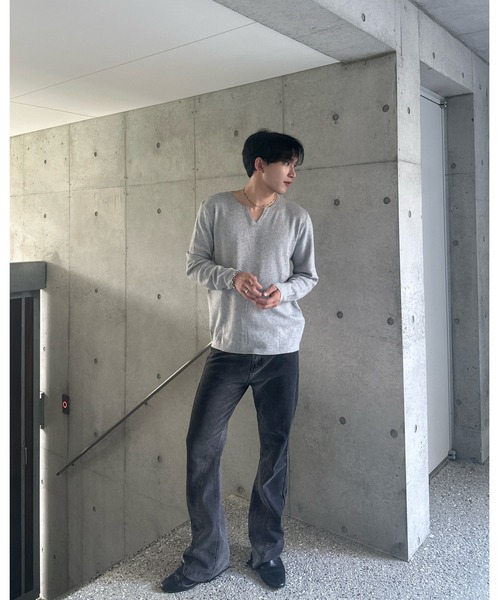 Otte(オッテ)の「Vネックスリットトップス(Tシャツ/カットソー・メンズ・グレー/ブラック/ホワイト・X-LARGE/LARGE/MEDIUM)」の8枚目の写真