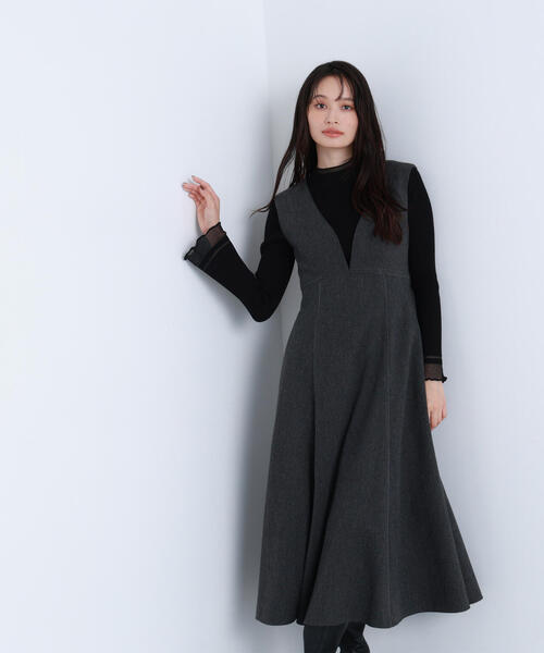 NATURAL BEAUTY BASIC（ナチュラルビューティーベーシック）の「◇ニュアンスＶネックジャンスカ（ジャンパースカート・レディース・チャコールグレー/ブラウン・SMALL/MEDIUM/P/S）」の3枚目の写真