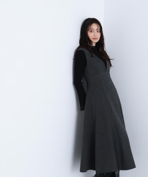 NATURAL BEAUTY BASIC（ナチュラルビューティーベーシック）の「◇ニュアンスＶネックジャンスカ（ジャンパースカート・レディース・チャコールグレー/ブラウン・SMALL/MEDIUM/P/S）」の4枚目の写真