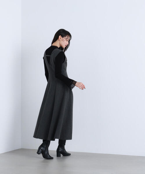 NATURAL BEAUTY BASIC（ナチュラルビューティーベーシック）の「◇ニュアンスＶネックジャンスカ（ジャンパースカート・レディース・チャコールグレー/ブラウン・SMALL/MEDIUM/P/S）」の7枚目の写真