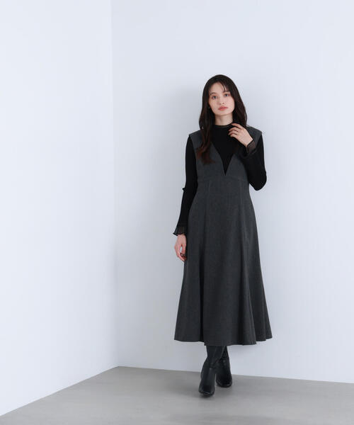 NATURAL BEAUTY BASIC（ナチュラルビューティーベーシック）の「◇ニュアンスＶネックジャンスカ（ジャンパースカート・レディース・チャコールグレー/ブラウン・SMALL/MEDIUM/P/S）」の6枚目の写真