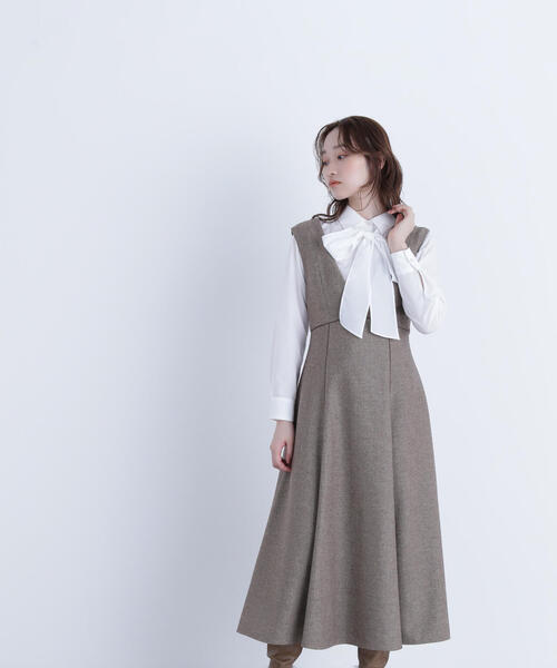 NATURAL BEAUTY BASIC（ナチュラルビューティーベーシック）の「◇ニュアンスＶネックジャンスカ（ジャンパースカート・レディース・チャコールグレー/ブラウン・SMALL/MEDIUM/P/S）」の9枚目の写真